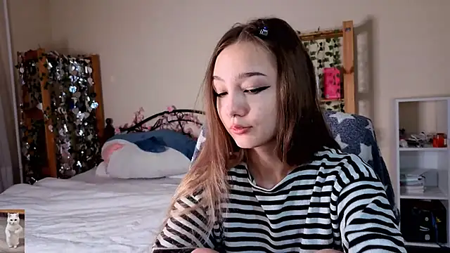 Snapshot of HoneyComfy chatting on 04-23-26, 02:19 HoneyComfy online show from 04-23-26, 02:19