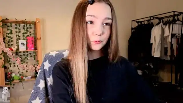Snapshot of HoneyComfy chatting on 04-11-26, 02:21 HoneyComfy online show from 04-11-26, 02:21