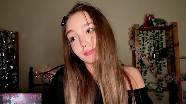 Snapshot of HoneyComfy chatting on 05-21-26, 02:58 HoneyComfy online show from 05-21-26, 02:58