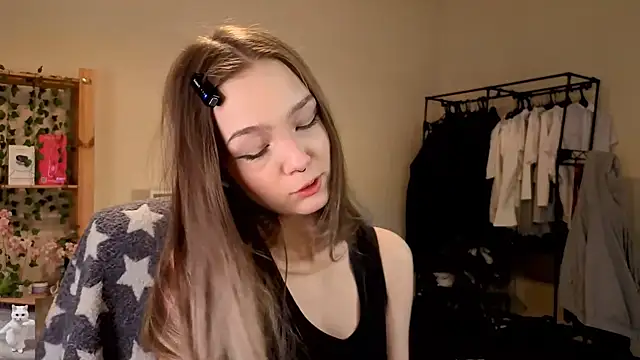 Snapshot of HoneyComfy chatting on 04-07-26, 02:19 HoneyComfy online show from 04-07-26, 02:19