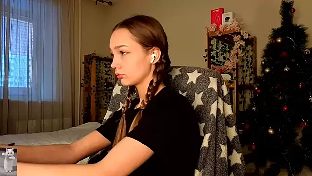 Snapshot of HoneyComfy chatting on 02-11-26, 11:10 HoneyComfy online show from 02-11-26, 11:10