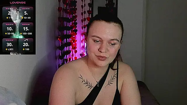 Snapshot of Lika__Sweeet chatting on 02-15-26, 10:30 Lika Sweeet online show from 02-15-26, 10:30