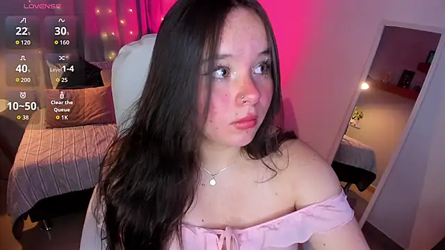 Snapshot of Raven_sweeteyes chatting on 05-05-26, 01:47 Raven sweeteyes online show from 05-05-26, 01:47