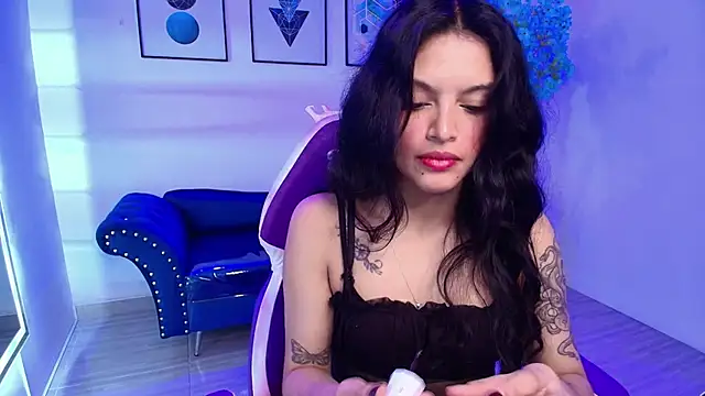 Maddie T18 online show from 04-24-26, 11:45