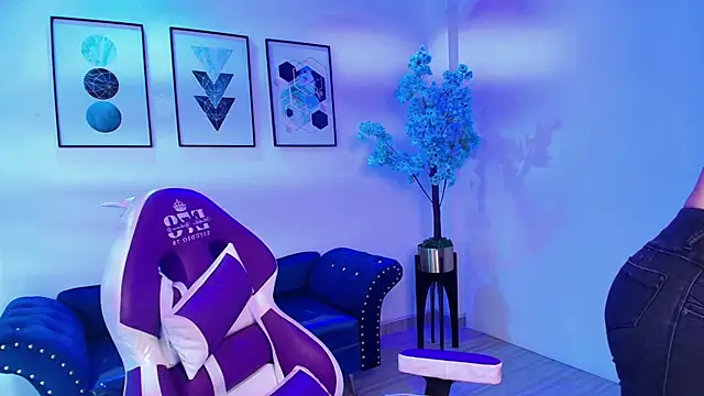 Maddie T18 online show from 05-04-26, 11:24
