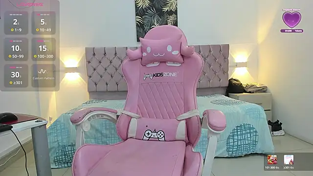 thaliaa smith1 online show from 04-14-26, 08:36