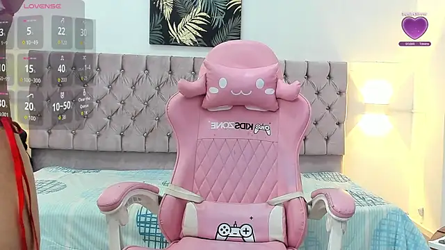 thaliaa smith1 online show from 04-07-26, 08:54