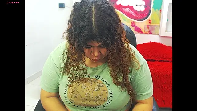 Snapshot of Cloe_r chatting on 02-13-26, 04:29 Cloe r online show from 02-13-26, 04:29