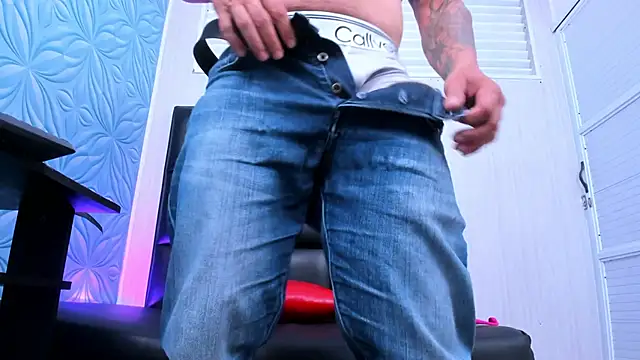 Snapshot of HardenedDad chatting on 02-11-26, 07:36 HardenedDad online show from 02-11-26, 07:36