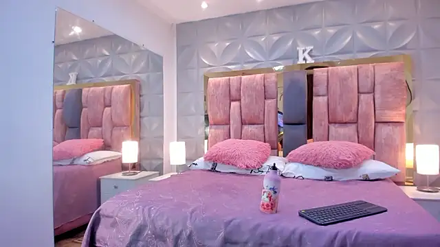 Snapshot of Paris_Velvet chatting on 02-23-26, 10:43 Paris Velvet online show from 02-23-26, 10:43