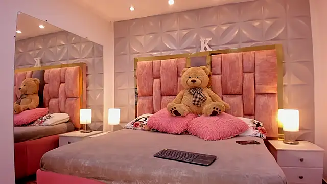 Snapshot of Paris_Velvet chatting on 02-07-26, 10:07 Paris Velvet online show from 02-07-26, 10:07