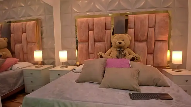 Snapshot of Paris_Velvet chatting on 02-24-26, 10:21 Paris Velvet online show from 02-24-26, 10:21