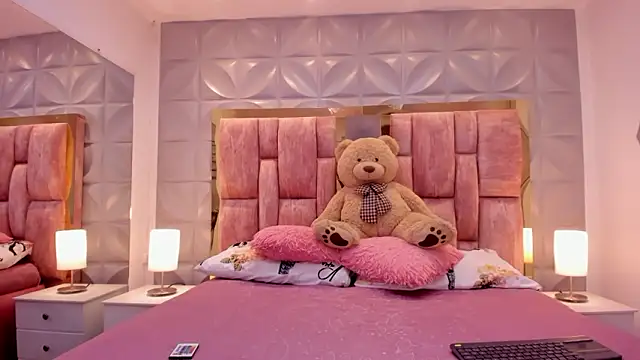 Paris Velvet online show from 03-26-26, 10:51