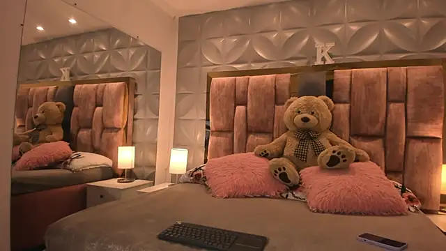 Snapshot of Paris_Velvet chatting on 02-06-26, 10:50 Paris Velvet online show from 02-06-26, 10:50