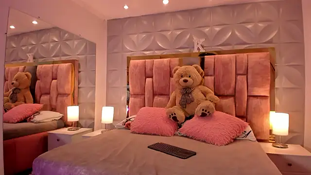 Snapshot of Paris_Velvet chatting on 02-04-26, 10:16 Paris Velvet online show from 02-04-26, 10:16