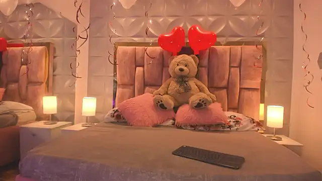 Snapshot of Paris_Velvet chatting on 02-15-26, 11:14 Paris Velvet online show from 02-15-26, 11:14