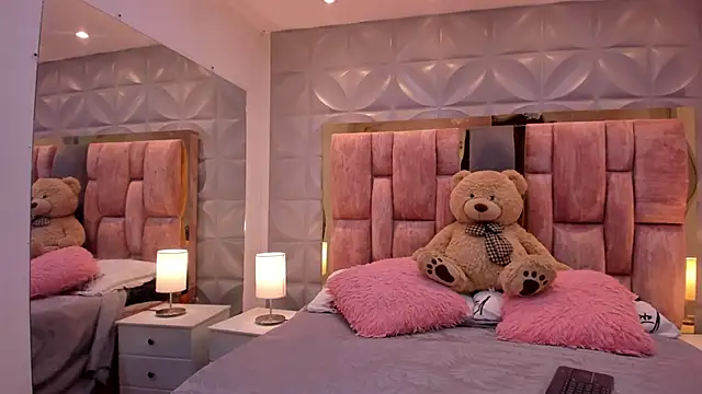 Paris Velvet online show from 05-21-26, 10:18