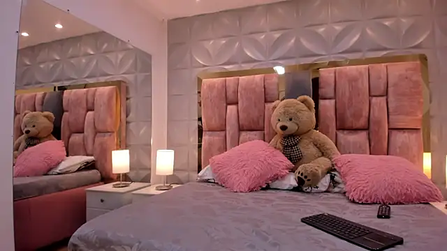 Paris Velvet online show from 04-07-26, 11:50