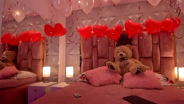 Snapshot of Paris_Velvet chatting on 02-21-26, 12:01 Paris Velvet online show from 02-21-26, 12:01