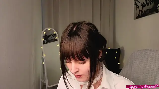 Snapshot of michelewild chatting on 02-15-26, 01:32 michelewild online show from 02-15-26, 01:32