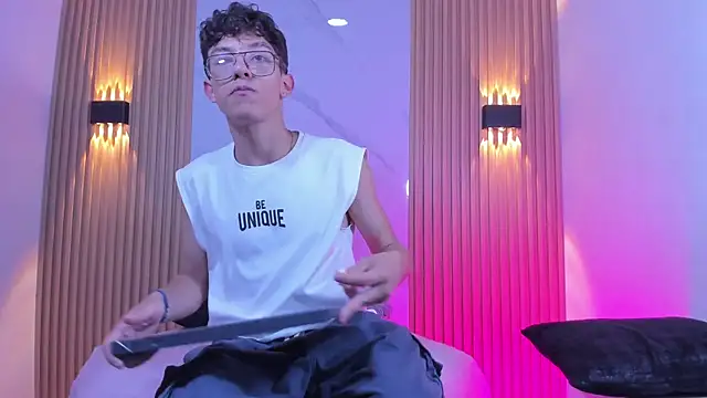 Snapshot of Christopher_Hunter chatting on 02-24-26, 07:48 Christopher Hunter online show from 02-24-26, 07:48