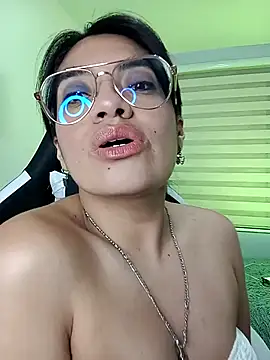 Snapshot of Arany_ chatting on 03-04-26, 01:02 Arany online show from 03-04-26, 01:02