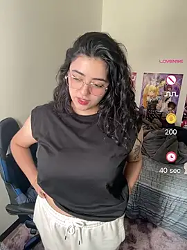 Snapshot of Ales_Kitten_Live chatting on 05-21-26, 09:23 Ales Kitten Live online show from 05-21-26, 09:23