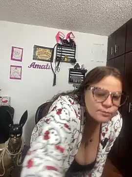 KimmyDark1 online show from 06-12-26, 04:21