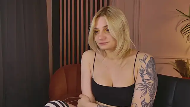 Snapshot of AvaSun chatting on 02-05-26, 11:00 AvaSun online show from 02-05-26, 11:00