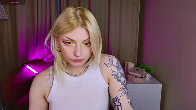 Snapshot of AvaSun chatting on 02-28-26, 11:59 AvaSun online show from 02-28-26, 11:59