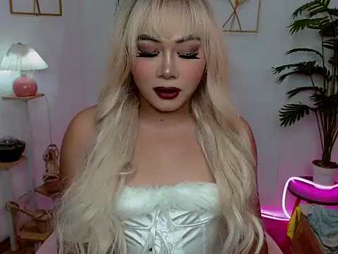 Serenity Mooree online show from 03-27-26, 12:30