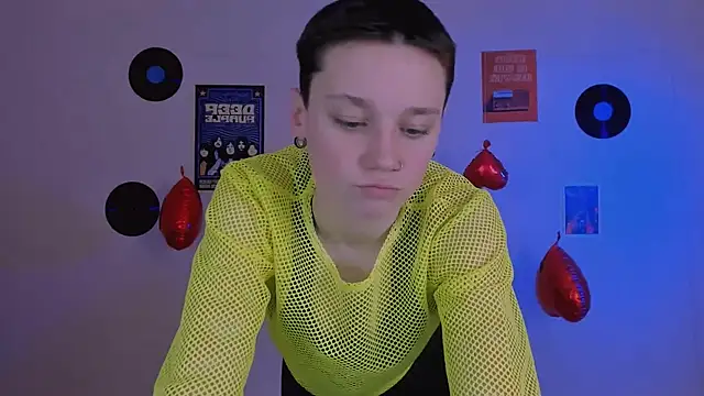 Snapshot of emi_fade chatting on 02-19-26, 09:28 emi fade online show from 02-19-26, 09:28