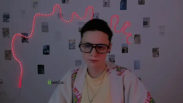 Snapshot of emi_fade chatting on 02-05-26, 01:51 emi fade online show from 02-05-26, 01:51