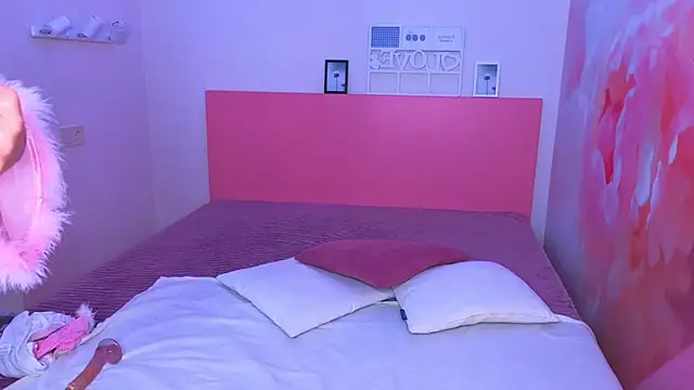 LuxSiren online show from 04-11-26, 06:32