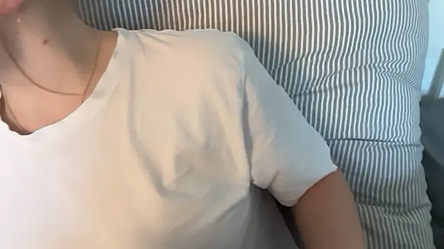 Lucyschickt online show from 06-25-26, 03:39