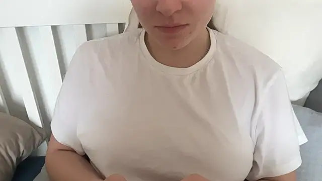 Lucyschickt online show from 04-12-26, 07:22