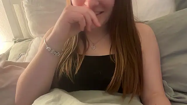 Snapshot of Lucyschickt chatting on 02-20-26, 04:53 Lucyschickt online show from 02-20-26, 04:53