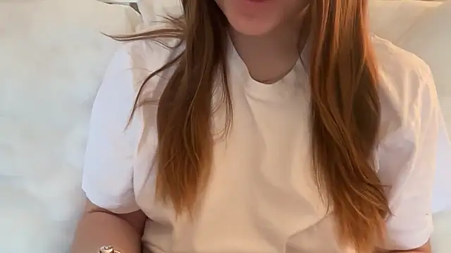 Lucyschickt online show from 05-05-26, 06:05