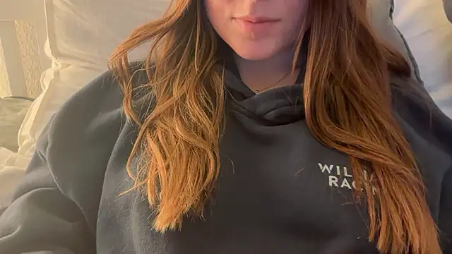 Snapshot of Lucyschickt chatting on 02-17-26, 04:59 Lucyschickt online show from 02-17-26, 04:59