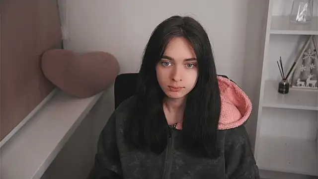 Snapshot of GinnyKittle chatting on 02-13-26, 06:30 GinnyKittle online show from 02-13-26, 06:30