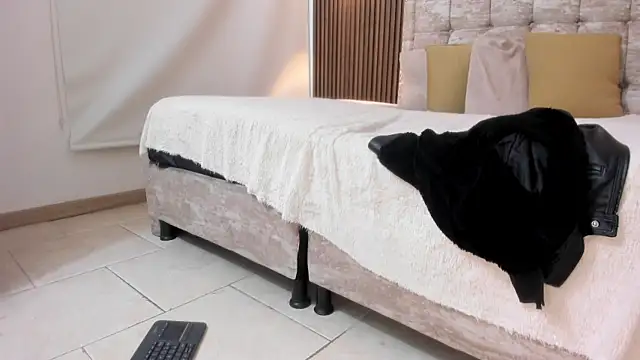 Snapshot of Lia_Nova chatting on 02-22-26, 01:19 Lia Nova online show from 02-22-26, 01:19