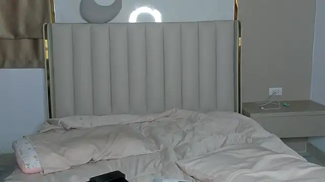 Snapshot of stellaa_quenn chatting on 02-18-26, 12:08 stellaa quenn online show from 02-18-26, 12:08