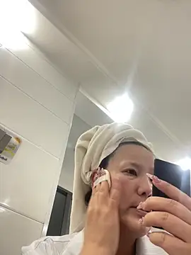 Snapshot of Youyou_12 chatting on 02-08-26, 08:12 Youyou 12 online show from 02-08-26, 08:12