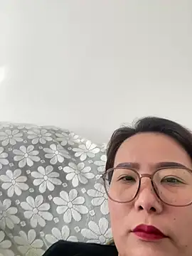 Snapshot of Youyou_12 chatting on 02-07-26, 03:03 Youyou 12 online show from 02-07-26, 03:03