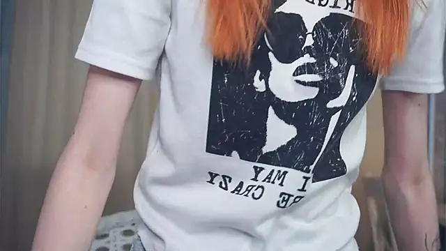 Snapshot of TarynPalek chatting on 02-17-26, 06:33 TarynPalek online show from 02-17-26, 06:33