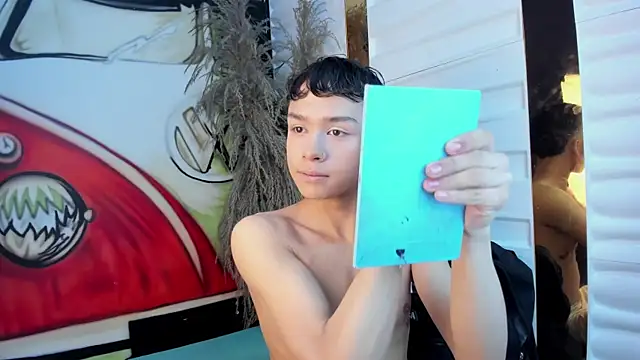 Snapshot of Camilo_X_x chatting on 02-14-26, 12:27 Camilo X x online show from 02-14-26, 12:27