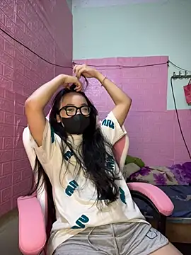 Leeeiuu online show from 02-21-26, 12:18