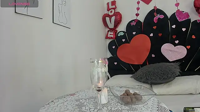 Snapshot of dahlialee chatting on 02-14-26, 11:43 dahlialee online show from 02-14-26, 11:43