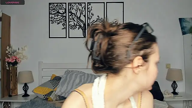 Snapshot of MalvinaTrafford chatting on 02-14-26, 08:31 MalvinaTrafford online show from 02-14-26, 08:31