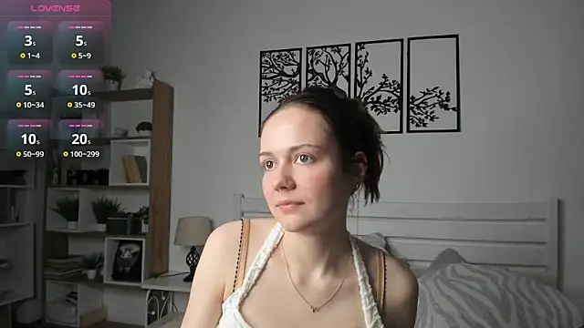 Snapshot of MalvinaTrafford chatting on 02-04-26, 08:15 MalvinaTrafford online show from 02-04-26, 08:15